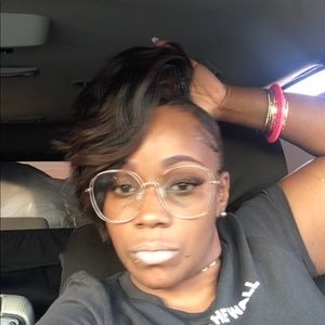 Meet your Posher, Shaneshanevia